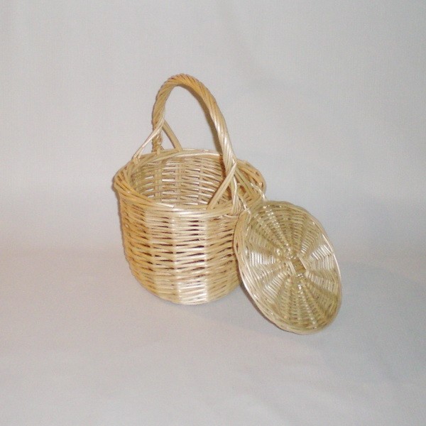 Wicker basket with a handle. Jane Birkin basket. A wicker ba - Inspire  Uplift